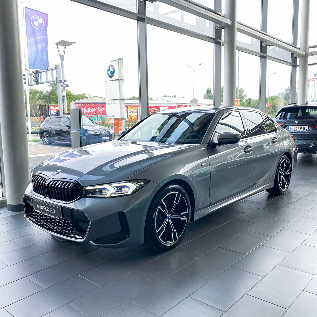 BMW Srbija vam predstavlja sedmu generaciju udobnosti i kvaliteta – Novi BMW Serije 3.
Novi sedan dolazi sa uzbudljivim novitetima u vidu sportske siluete i tehnološkim inovacijama unutar kabine. Iskusite ultimativni sportski sedan #THE3.