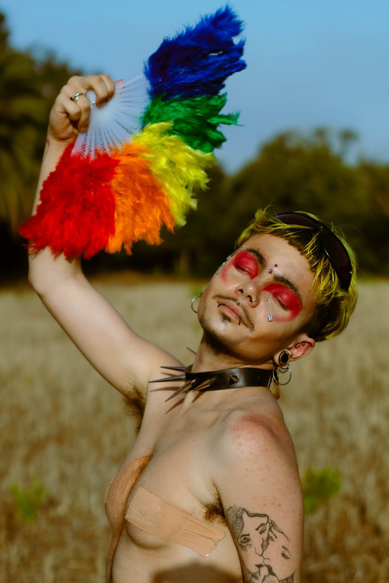 xamaxango's tweet photo. +los asaderos veganos y los rastros. Este hombreton se despide ya k va a coge papas, palmaditas en la espalda🔥❤️ https://t.co/6tbQPbaoAc