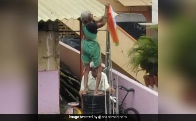 ndtv's tweet photo. "Just Ask These Two": On Independence Day, Anand Mahindra Shares Powerful Pic https://t.co/dlPnCnwHKi https://t.co/8g68yr56SM