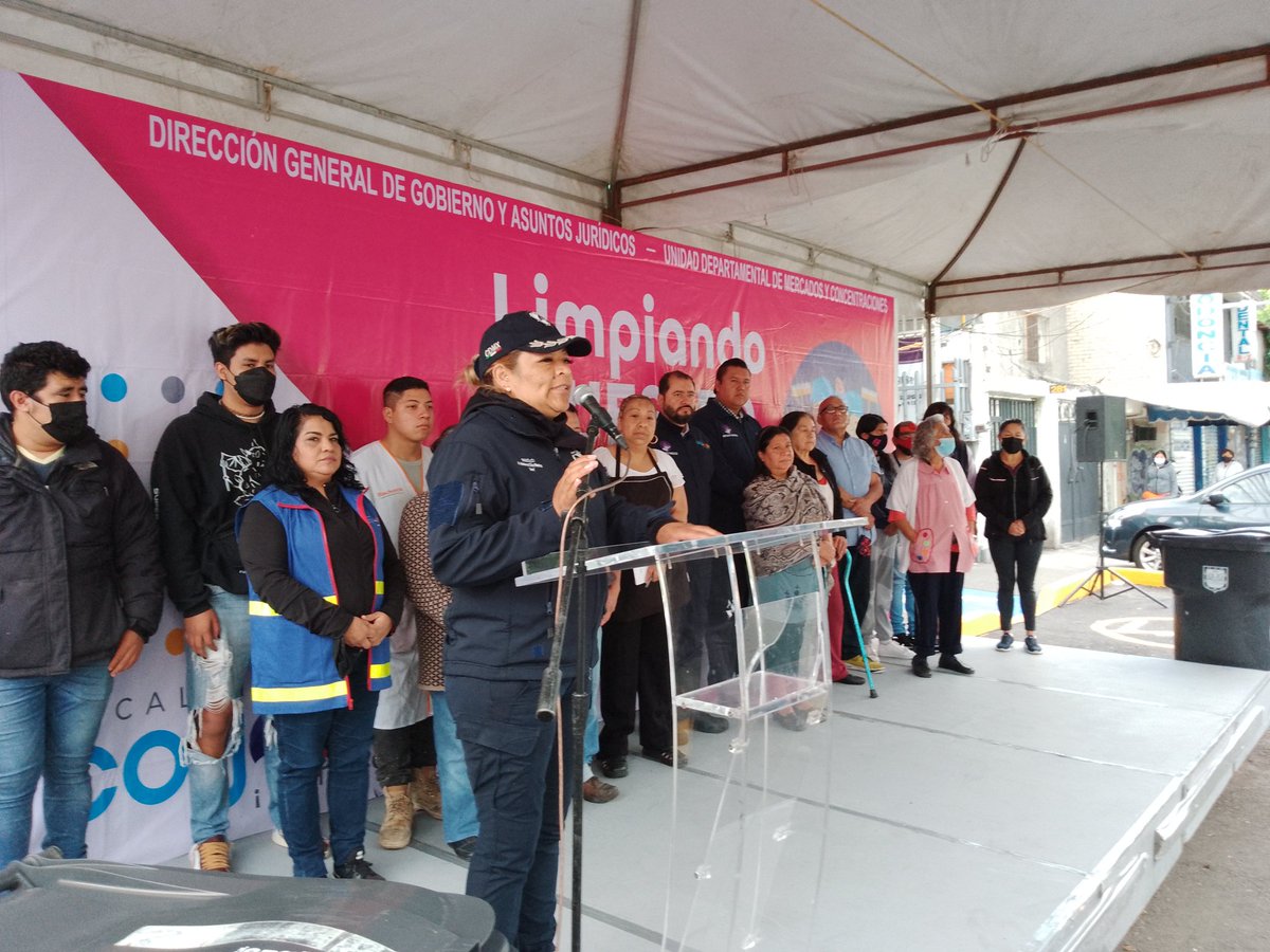coylavoz's tweet photo. Locatarios, Fuerza #EscudoCoyoacán y Estructura de Gobierno presentes en la SEGURIDAD y Mantenimiento del Mercado Copilco el Alto. 7 am.
Si es por por los MERCADOS #YoMeSumo
#CDMX #MiMercado @giogutierrezag
@obdulioA @auroramonsekhr1 https://t.co/lOoTd8h0uB