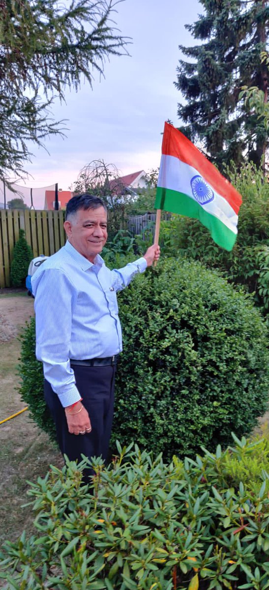 Satishmahanaup's tweet photo. राष्ट्रभक्ति के रंग में रंग जाएं
चलो हर घर तिरंगा फहराएं

 राष्ट्रध्वज लहराकर बढ़ाएं देश का मान

76वें स्वतंत्रता दिवस के अवसर पर डेनमार्क की राजधानी कोपेन हेगन में प्रवासी भारतीयों के साथ ध्वजारोहण कर स्वतंत्रता दिवस मनाया।
#MeriJaanTirangaHai
#आओ_हर_घर_तिरंगा_फहराएं https://t.co/Ck2E5NAUtw