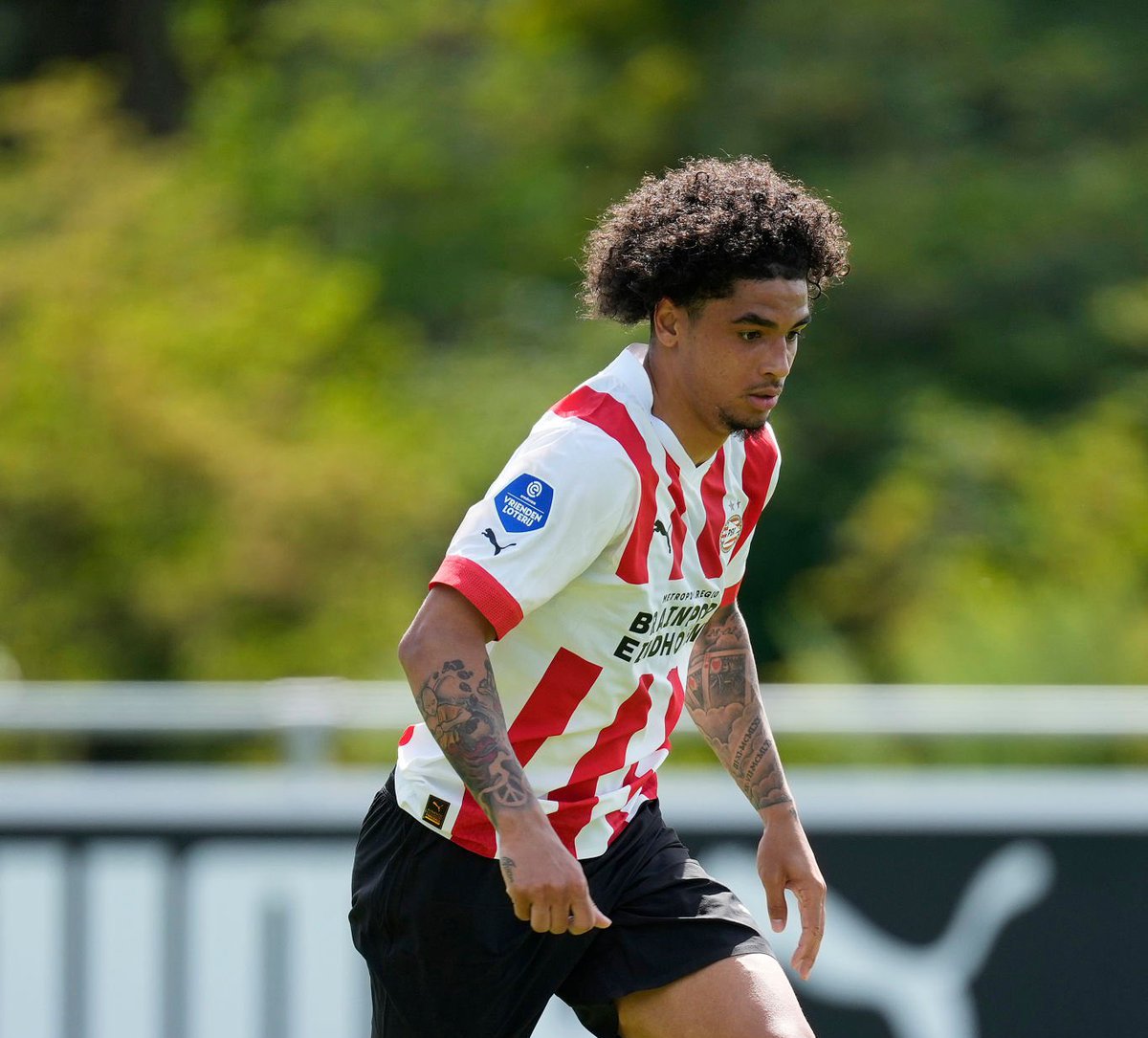 TalkingWolves's tweet photo. Dutch side PSV are said to be dissatisfied with the development of Ki-Jana Hoever who is on loan from Wolves. 

He has been left out of the squad travelling to Scotland to face Rangers in the Champions League and will train with Jong PSV.

🗞 @ED_Regio 

#WWFC | #Wolves https://t.co/t1iiYHC3BO