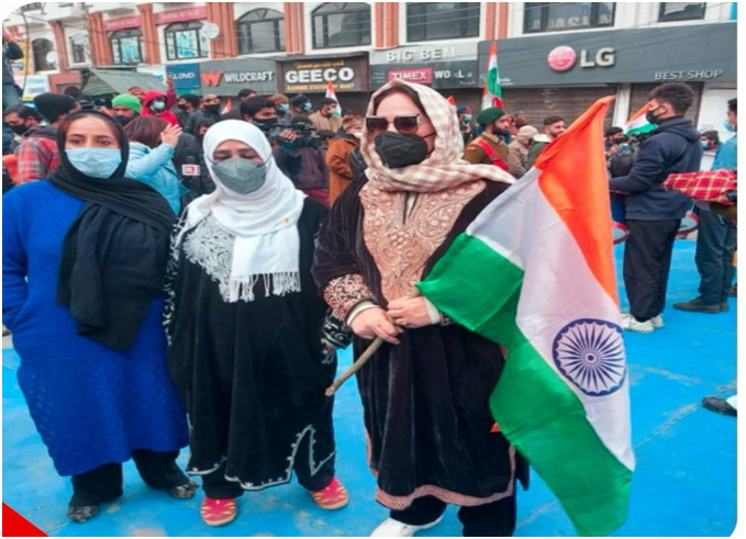 bhat_aafiya's tweet photo. Great Picture from #JammuAndKashmir One Nation One Flag
#75AndBeyond https://t.co/tz9x7K93qg