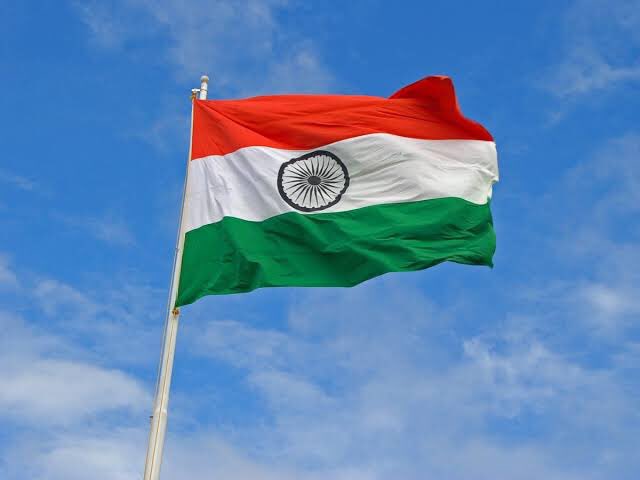 Roli_Mehra's tweet photo. We owe this day to  each and every person who has made the tricolour soar higher in the sky. #Gratitude to all who sacrificed their lives to give us freedom. Let’s pledge to live up to their ideals and make our country even better #IndependenceDay #IndiaAt75 #IndianArmy #Tiranga https://t.co/iaUl8RV6lw