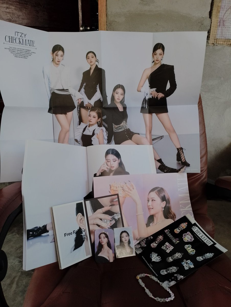 MarkCagasan3's tweet photo. @xaegyo_ph Dumating na ang Itzy checkmate yuna koo Thanks sa pag secure ng order amg sulit at subrang Ganda.Salamat diin sa Madamii na natangap koo subrang sulit talaga πππ https://t.co/ysTxv9ID0a