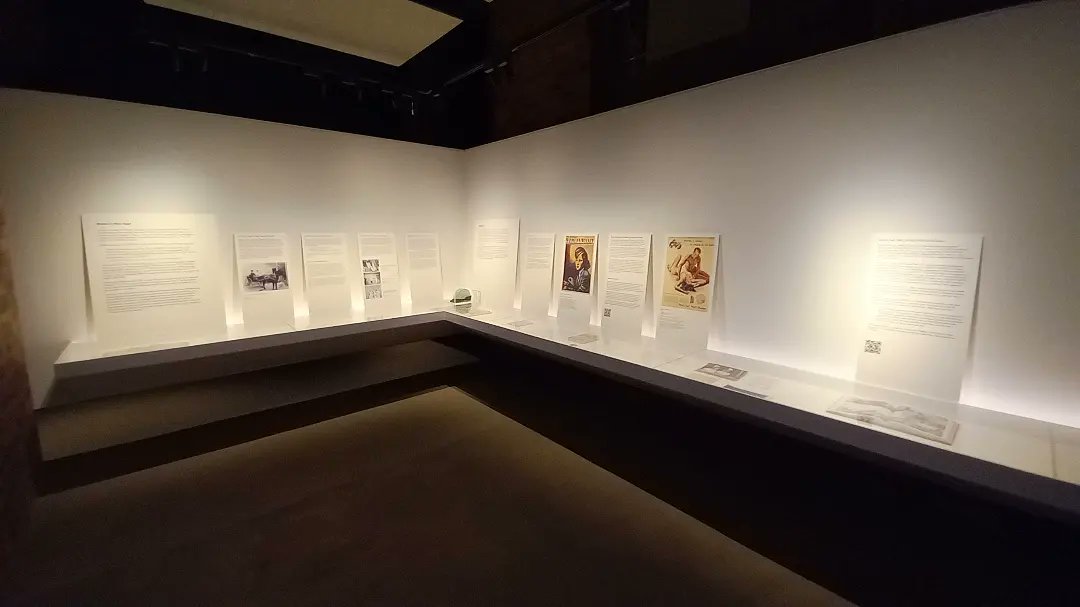 CJMurrumbeena's tweet photo. After all the furore a couple of weeks ago, today I visited the Shrine of Remembrance to see the #DefendingWithPride exhibition.
1/2 https://t.co/YJVu1Rb973