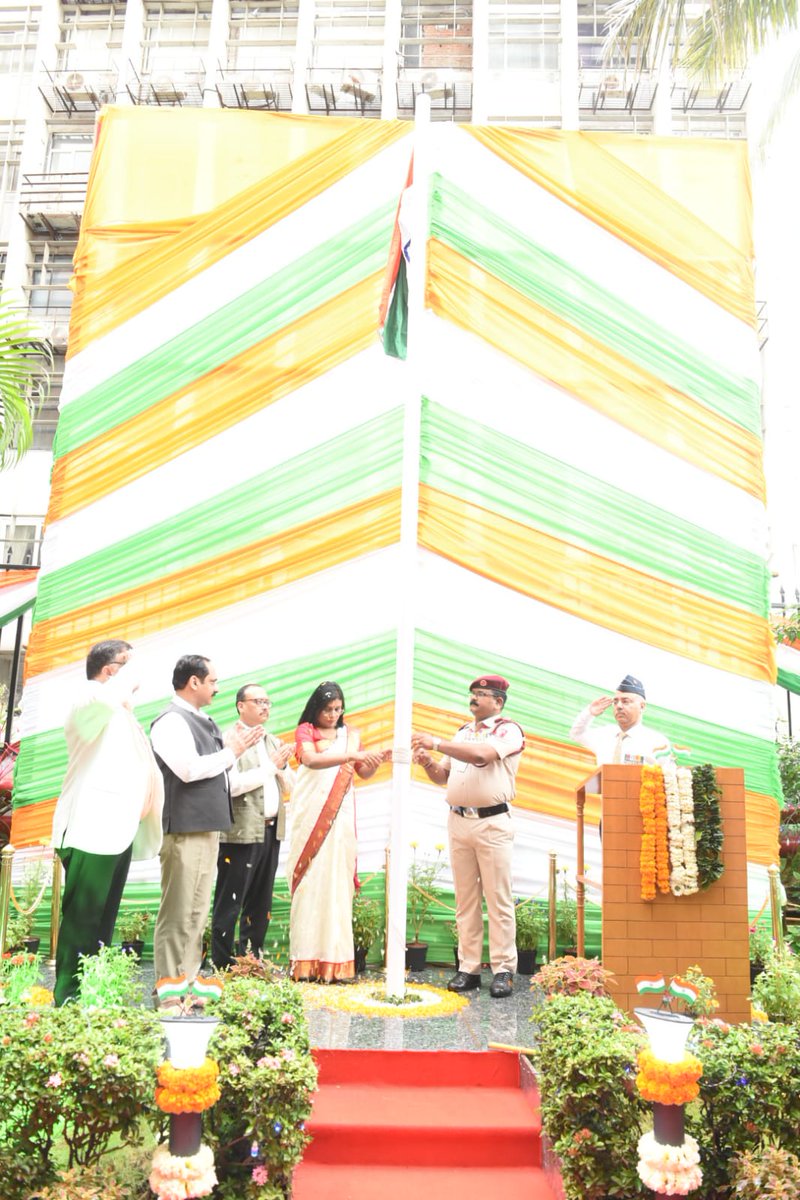 UnionBankTweets's tweet photo. #UnionBankOfIndia is celebrating the 75 years of India’s Independence in branches/offices across India. Here are the snaps of the celebrations at the Central Office, Mumbai with flag hoisting by Ms. A. Manimekhalai, MD &amp; CEO.
#AmritMahotsav #HarGharTiranga #IndependenceDay2022 https://t.co/faSDbAHNio