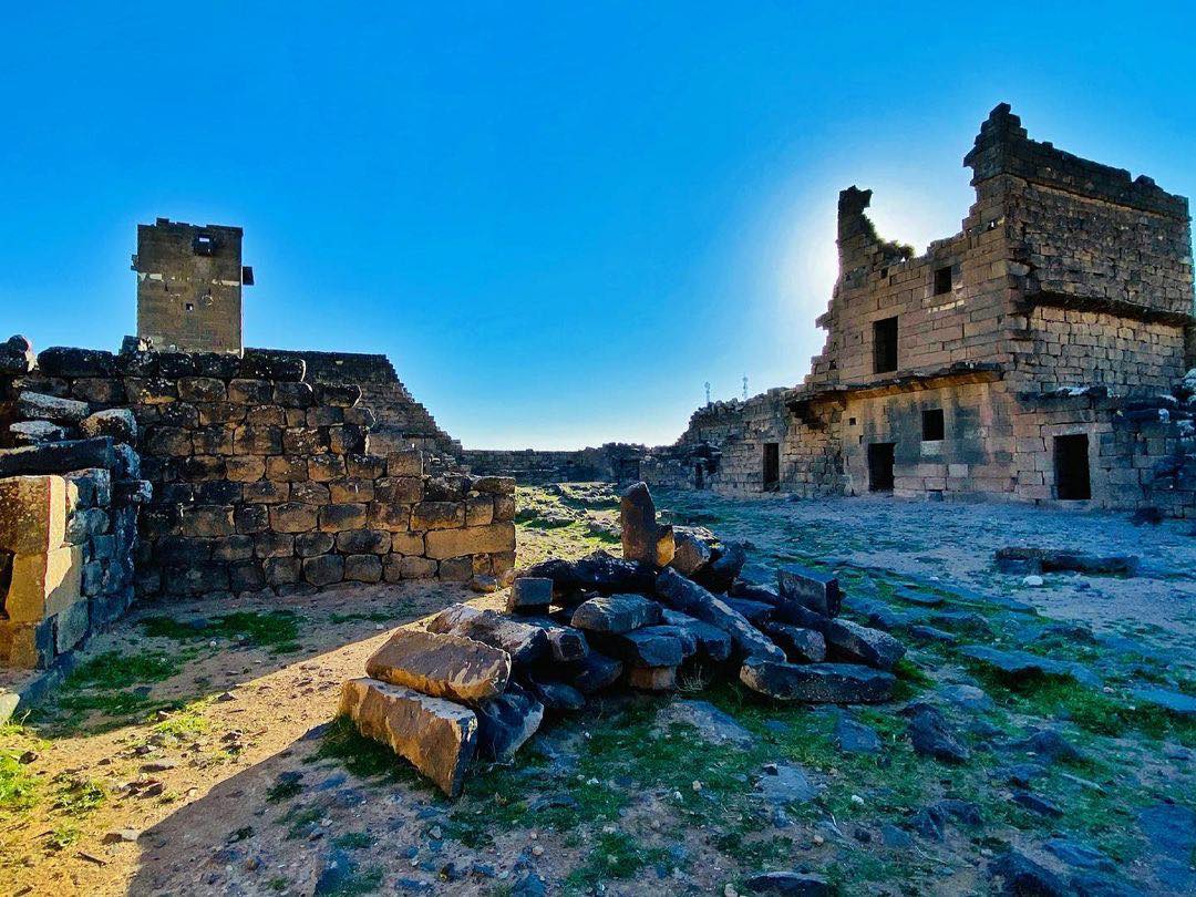 axisdmc's tweet photo. Umm Al Jimal is located at the edge of the eastern basalt desert plain, along a secondary road close to the former junction of several ancient trade routes linking central Jordan with Syria and Iraq.
#jordan #travel #ummaljimal #axisdmc #stones #desert https://t.co/z1xjTCgF2v