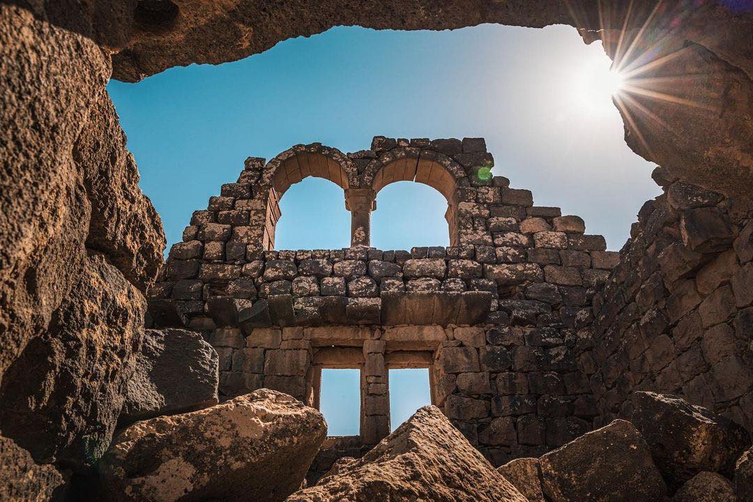 axisdmc's tweet photo. Umm Al Jimal is located at the edge of the eastern basalt desert plain, along a secondary road close to the former junction of several ancient trade routes linking central Jordan with Syria and Iraq.
#jordan #travel #ummaljimal #axisdmc #stones #desert https://t.co/z1xjTCgF2v