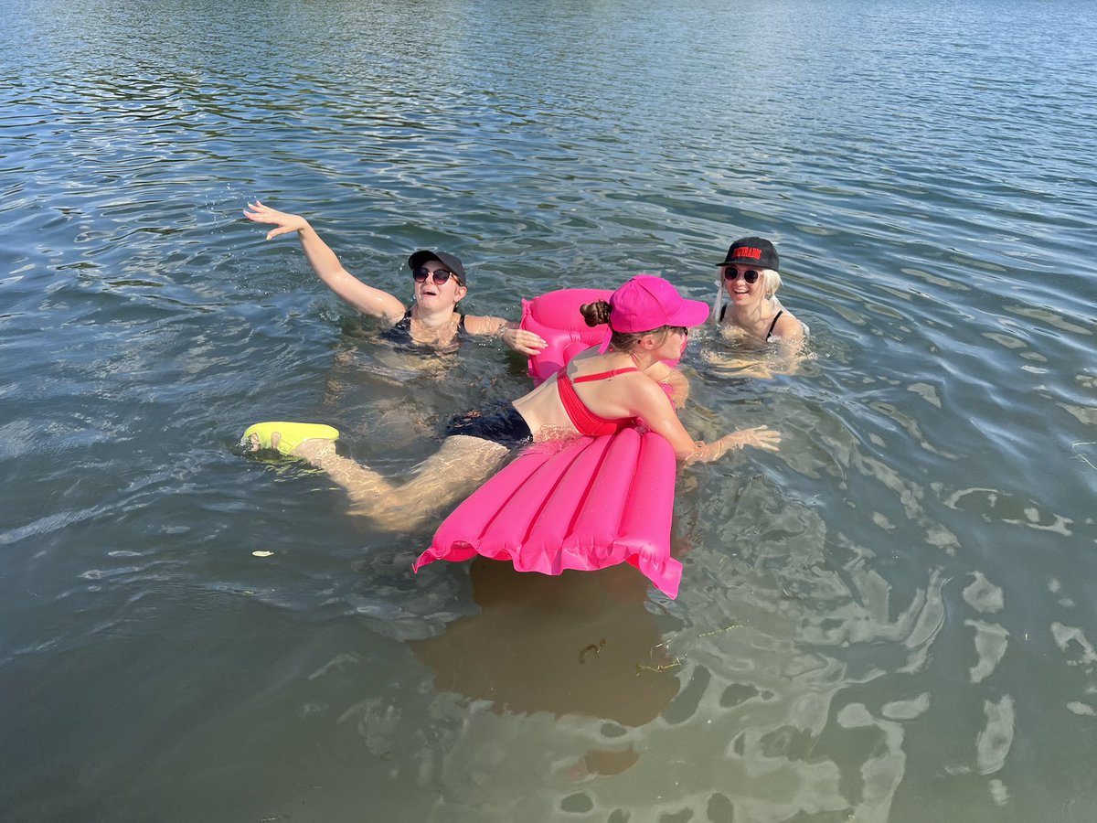 chyeeaah's tweet photo. #summervibes 😂 https://t.co/ZWNLNHz9fP