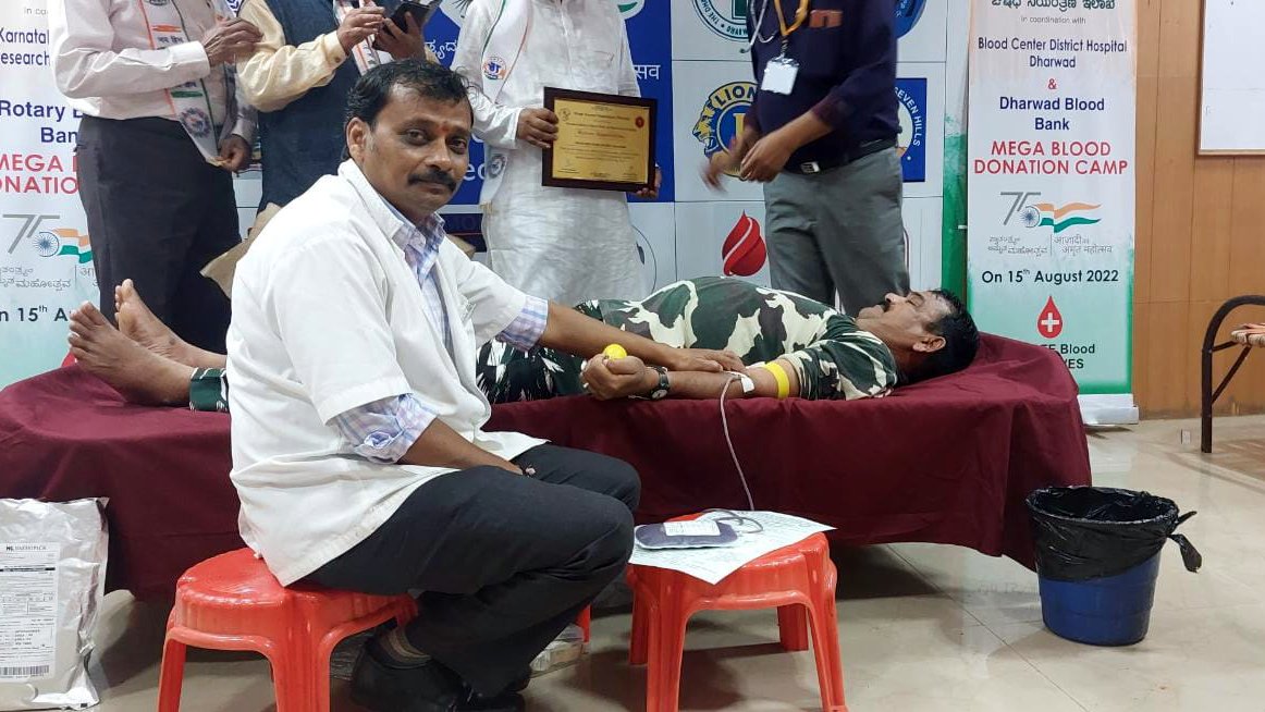 GoalsrInc's tweet photo. For the welfare of our society on the occasion of Independence Day, Goalsr India Private Limited organised a blood donation camp at the Government Hospital, Dharwad in association with The Rotary Club, Dharwad.

#goalsr #NationFirst #AlwaysFirst  #IndependenceDay #india https://t.co/meps8AWNvk