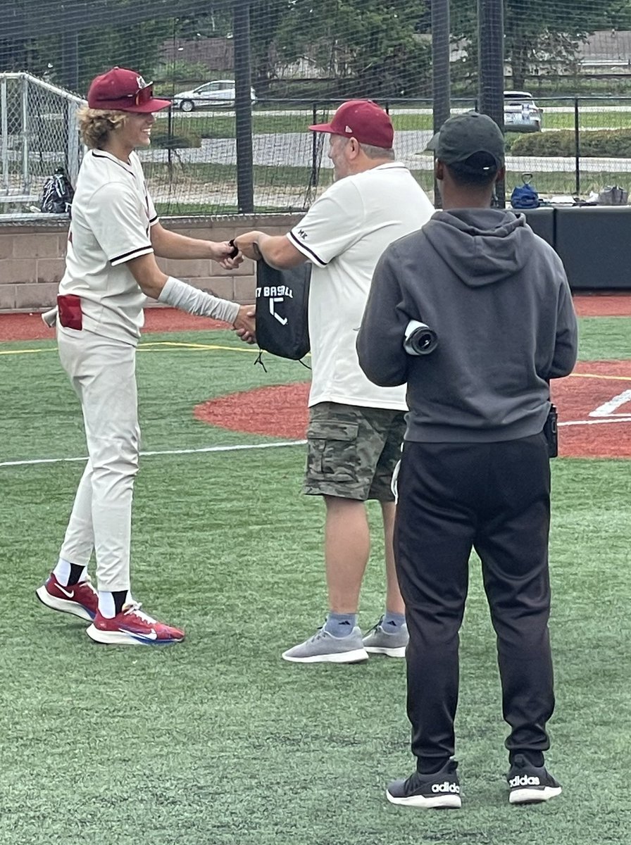 BarrConst's tweet photo. 2022 Buffalo Elite • 3 Tournaments this season 🏆🏆🏆 Such a great year, so very proud of these boys!!⚾️ https://t.co/uuvK1FaBtQ