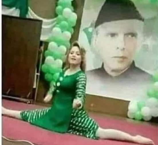 Z_fri000's tweet photo. ہم فرزند مولانا فضل الرحمان مولانا اسد محمود کو پہلی بار اتنے قریب سے مجرہ دیکھنے پر مبارکباد پیش کرتے ہیں اور لعنت بہجتے ہیں 
@hinaparvezbutt
👇👇😊 https://t.co/PTFzF4C9At