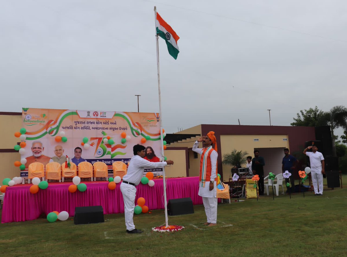 GujaratYogBoard's tweet photo. 🇮🇳હર ઘર તિરંગા🇮🇳
🇮🇳આઝાદી કા અમૃત મહોત્સવ🇮🇳
      દેશનાં યશસ્વી વડાપ્રધાન માનનીય નરેન્દ્રભાઇ મોદી સાહેબ નાં "હર ઘર તિરંગા અભિયાન અંતર્ગત 75માં સ્વતંત્રતા દિવસની ઉજવણી કરી.યોગ કોચ તિરંગો લહેરાવિને સ્વાતંત્ર્ય સેનાનીઓનાં બલિદાનને યાદ કરી ધ્વજ વંદન કરી સ્વતંત્રતા દિવસની ઉજવણી કરી. https://t.co/Gh3K9A4Vfl