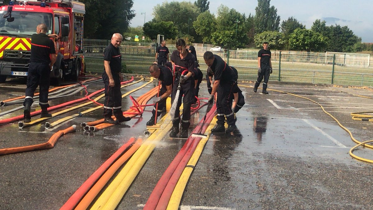 sdis38's tweet photo. ℹ️ Point de situation feu Voreppe - La Buisse : après 10 jours de lutte, le feu est désormais éteint. 🙌🏻 Aujourd'hui, une cinquantaine de sapeurs-pompiers procèdent au démontage du dispositif ainsi qu'au nettoyage, à la vérification et au reconditionnement du matériel. https://t.co/PIQgpiRzbB