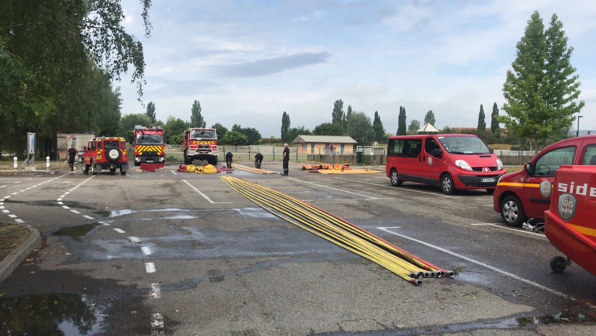 sdis38's tweet photo. ℹ️ Point de situation feu Voreppe - La Buisse : après 10 jours de lutte, le feu est désormais éteint. 🙌🏻 Aujourd'hui, une cinquantaine de sapeurs-pompiers procèdent au démontage du dispositif ainsi qu'au nettoyage, à la vérification et au reconditionnement du matériel. https://t.co/PIQgpiRzbB