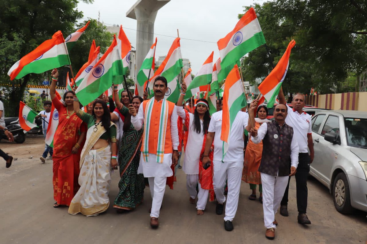 GujaratYogBoard's tweet photo. 🇮🇳હર ઘર તિરંગા🇮🇳
🇮🇳આઝાદી કા અમૃત મહોત્સવ🇮🇳
      દેશનાં યશસ્વી વડાપ્રધાન માનનીય નરેન્દ્રભાઇ મોદી સાહેબ નાં "હર ઘર તિરંગા અભિયાન અંતર્ગત 75માં સ્વતંત્રતા દિવસની ઉજવણી કરી.યોગ કોચ તિરંગો લહેરાવિને સ્વાતંત્ર્ય સેનાનીઓનાં બલિદાનને યાદ કરી ધ્વજ વંદન કરી સ્વતંત્રતા દિવસની ઉજવણી કરી. https://t.co/Gh3K9A4Vfl