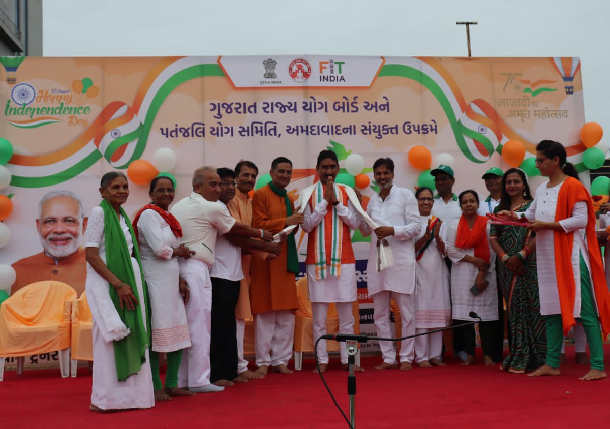 Sheeshpal_Yog's tweet photo. 🇮🇳હર ઘર તિરંગા 🇮🇳
🇮🇳આઝાદી કા અમૃત મહોત્સવ 🇮🇳
      દેશનાં યશસ્વી વડાપ્રધાન માનનીય નરેન્દ્રભાઇ મોદી સાહેબ નાં "હર ઘર તિરંગા અભિયાન અંતર્ગત 75 માં સ્વતંત્રતા દિવસની ઉજવણી કરી. તિરંગો લહેરાવિને સ્વાતંત્ર્ય સેનાનીઓનાં બલિદાનને યાદ કરી ધ્વજ વંદન કરી સ્વતંત્રતા દિવસની ઉજવ���ી કરી. https://t.co/pq1bdSUzkg