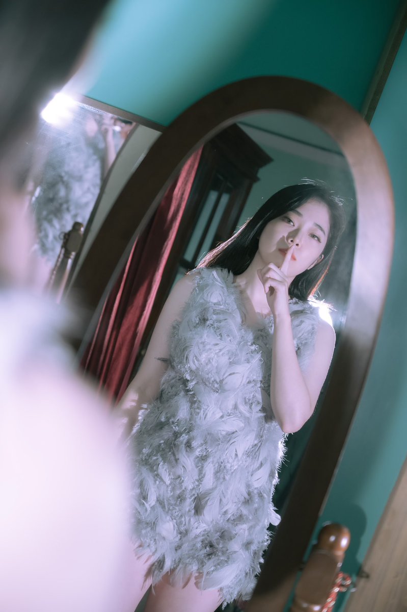 사랑한단 뻔한 그 한 마디가
특별하게 느껴지는 오늘 밤
왜 이리 심장은 빨리 뛰는지

m. 미니쨈님 (<a href="/mini_mini_JJ/">ㅁiㄴi쨈🫧</a> )
p. 날 (<a href="/Nal__P/">날</a> )

#선미_보름달 #보름달