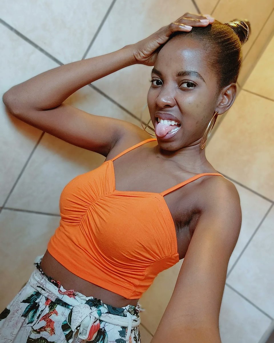MrsTripleM14's tweet photo. Bathroom selfies 🤳 https://t.co/HJ6J5mSzBS