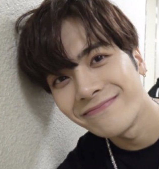 eaaaaaasygot7's tweet photo. Is it just me or does Kang Tae-oh from Atty Woo gives Jackson Wang’s Wang Gae era vibes? 💖😭💚💚💚 #KangTaeOh #jacksonwang #ExtraordinaryAttorneyWoo #GOT7 #Wanggae https://t.co/4KDh346nes