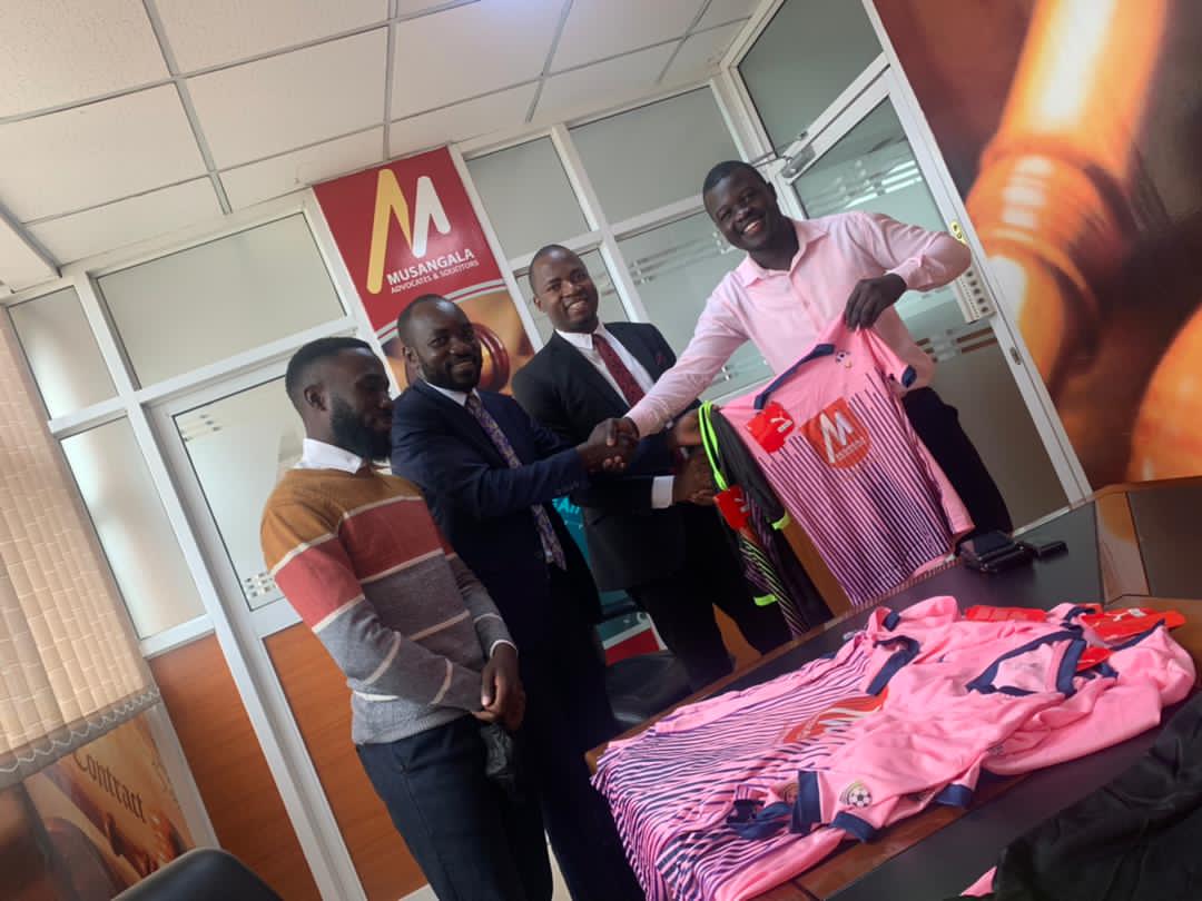 Derickbusindo's tweet photo. Finally , @AREDO_FC in the #Butikileague gets sponsorship from Musangala Advocates and Solicitors (@lawatMAS)
The best legal team that's Timely , Efficient and reliable.
What a nice note to start the week 🤭 https://t.co/6Q3eRTl0S4