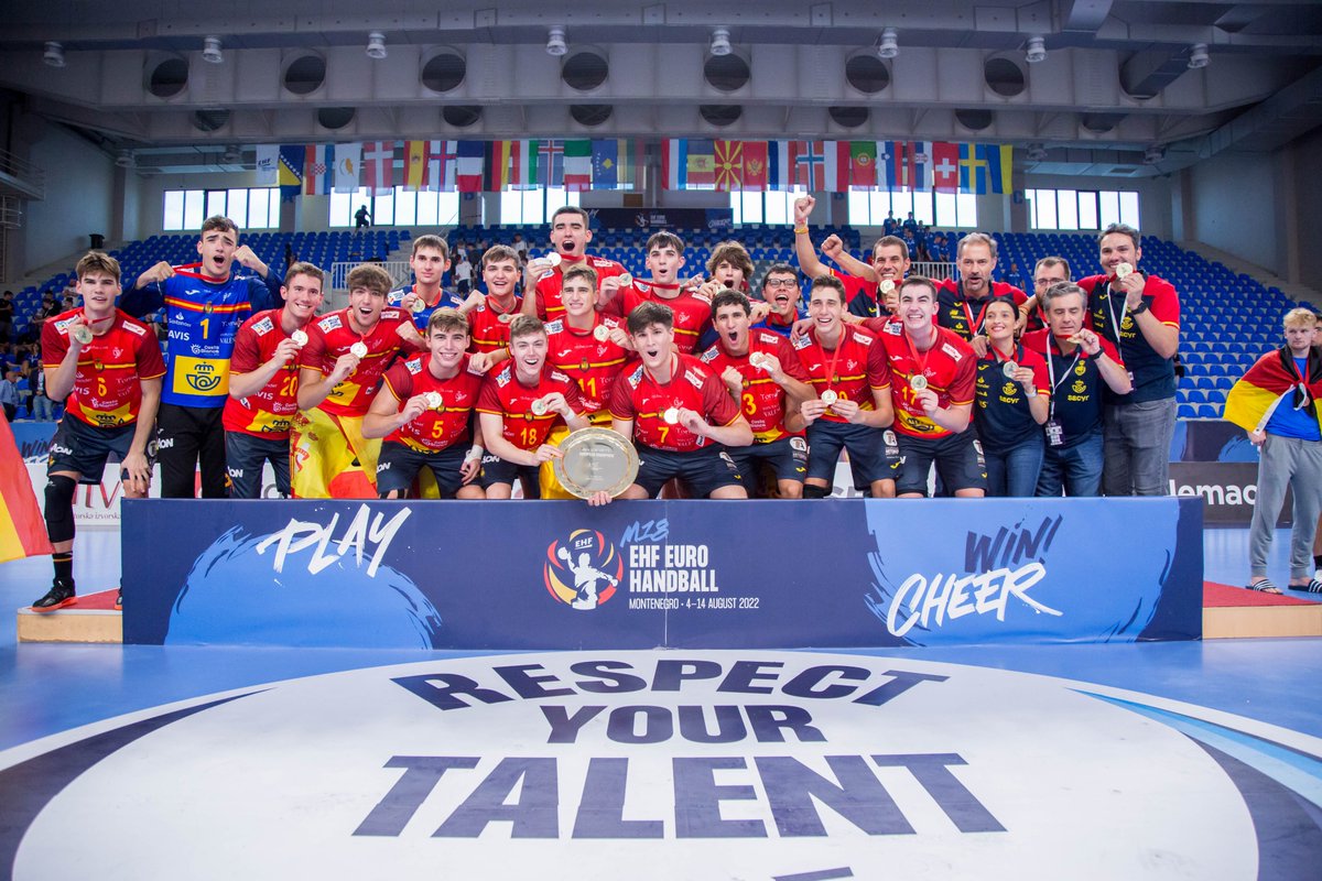 RFEBalonmano tweet media