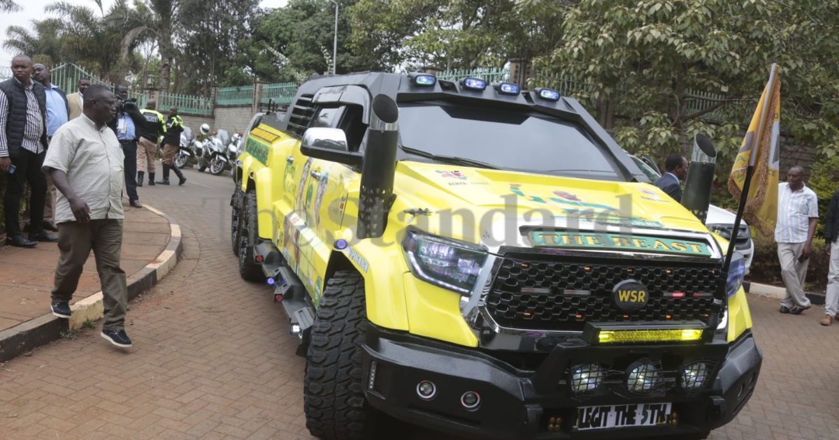 StandardKenya's tweet photo. The beast parked outside the Deputy President William Ruto's residential gate in Karen, Nairobi as the result of the president-elect is underway. 

Photos by Boniface Okendo
#KenyaDecides2022
#KenyaElections2022 https://t.co/gH9Ri6m1FS