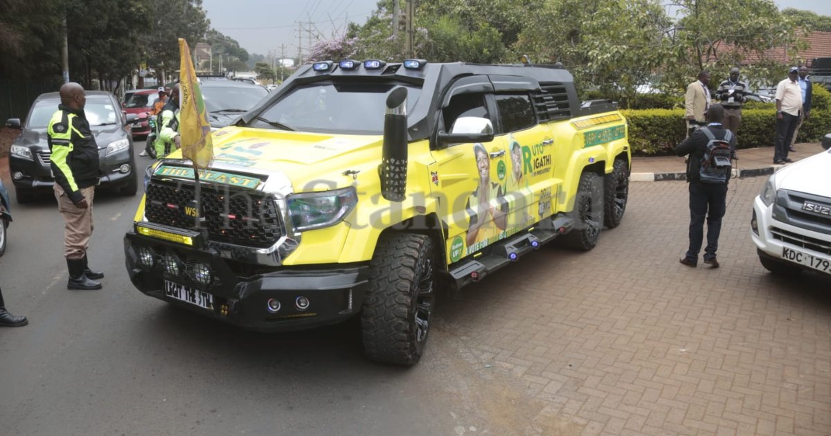 StandardKenya's tweet photo. The beast parked outside the Deputy President William Ruto's residential gate in Karen, Nairobi as the result of the president-elect is underway. 

Photos by Boniface Okendo
#KenyaDecides2022
#KenyaElections2022 https://t.co/gH9Ri6m1FS