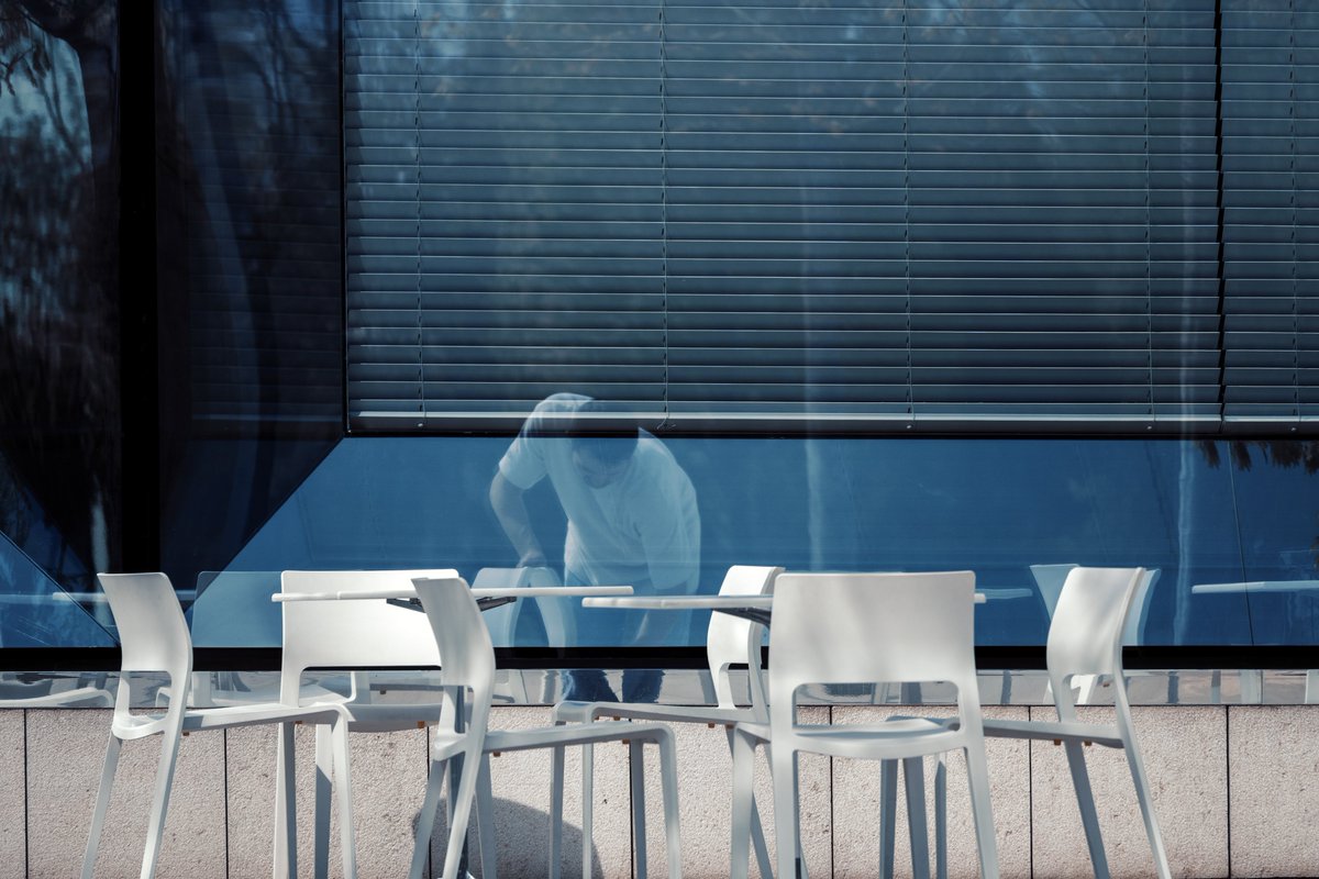 fottolok's tweet photo. #sprcollective #reflection 
#documentingplaces 
#streetphotography 
#streetphotorussia
#urbanstreetphotogallery
#streetchairs https://t.co/1eQuDC7ZCX