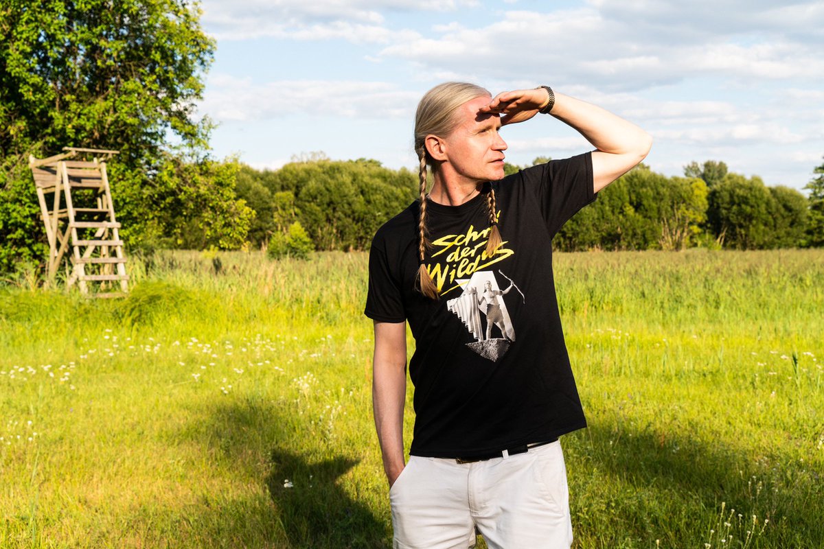 romanomusik's tweet photo. Hey Party People,
es gibt neue T- Shirts im Online Shop!
„Schrei der Wildnis“ mit gelbem
oder weißem Schriftzug…
Check it aus ;-)
https://t.co/fET3XwDqZA
📸 Fabien Prauss
#der #letze #schrei https://t.co/G9a2uTMsfY