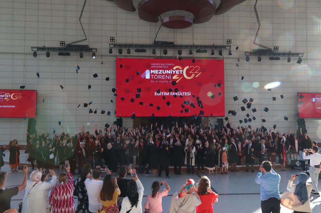 Fakültemiz programlarına yerleşen sevgili öğrencilerimizi tebrik ediyoruz. 💐
Hoşgeldiniz. 👏
Herkes için Nitelikli Eğitim. 🙏