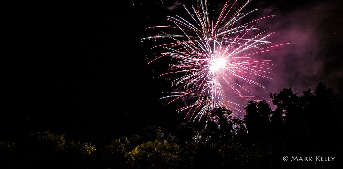 thewateredge's tweet photo. A few photos from last nights Fireworks display in Ballinamore for the finale of the @ballinamorefest - despite the inclement weather there was a huge turnout for the final night of festivities

#ballinamore
#fireworks
#leitrim
#enjoyleitrim
#festival 
#ireland 
#visitballinamore https://t.co/aLz0IzUm0n