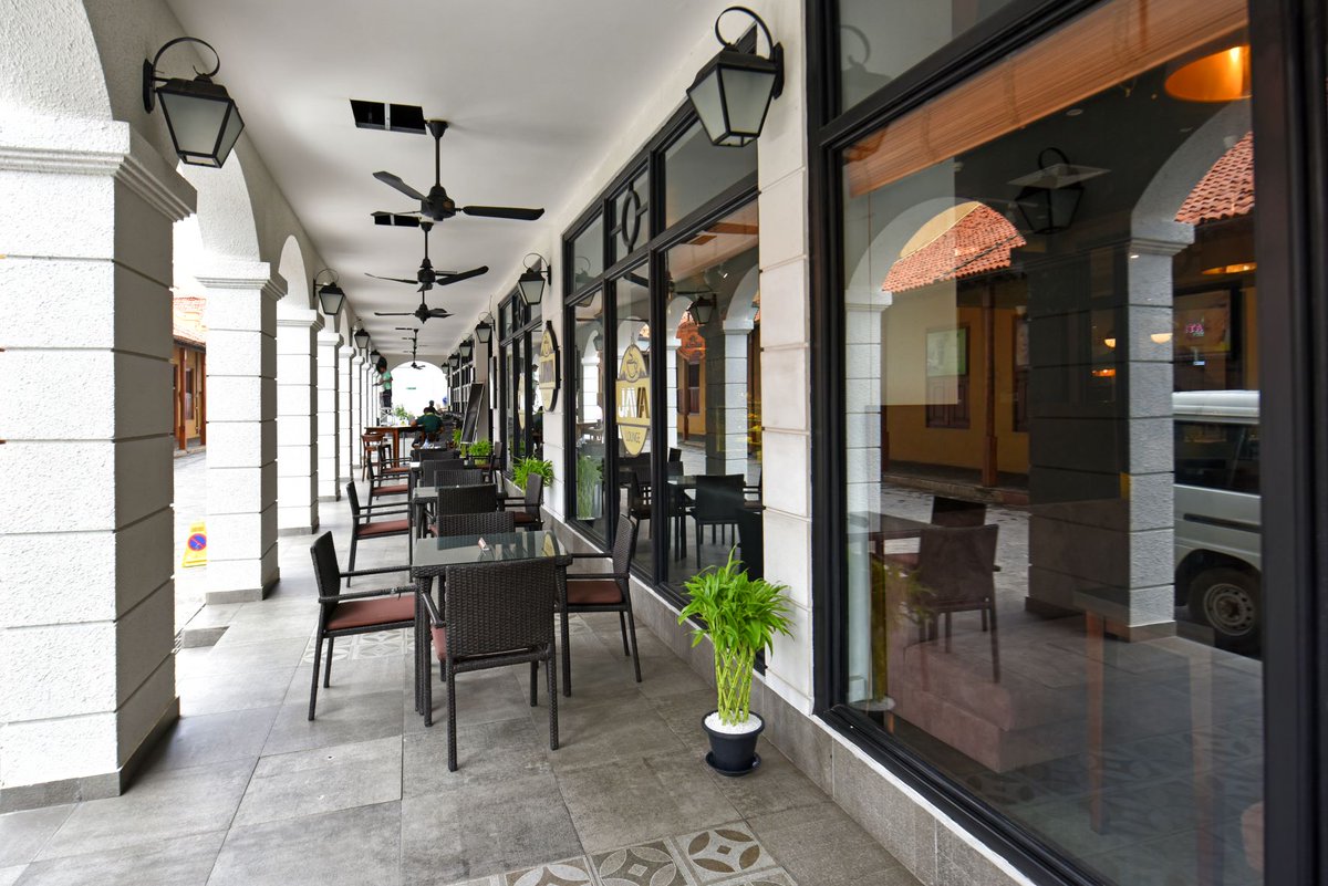 EngineeringMaga's tweet photo. Minimal footprint construction in the city: Fairway Colombo is a modern business hotel in the heart of Colombo’s CBD. It blends accessibility with great design, and featured innovations that enabled successful delivery of the project in the heart of a busy city. #construction https://t.co/62noasCurL