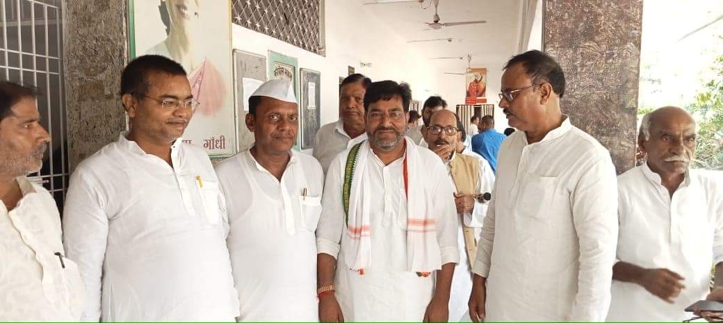 SantoshSevadal's tweet photo. आज़ादी गौरव यात्रा का आयोजन बिहार कांग्रेस मुख्यालय सदाकत आश्रम से प्रथम राष्ट्रपति देशरत्न डाक्टर राजेन्द्र प्रसाद जी के समाधिस्थल पर श्रद्धांजलि के पश्चात समाप्त हुआ ----जयहिंद, जय कांग्रेस, डाक्टर राजेंद्र प्रसाद---अमर रहें । https://t.co/GjzrNGsyRW