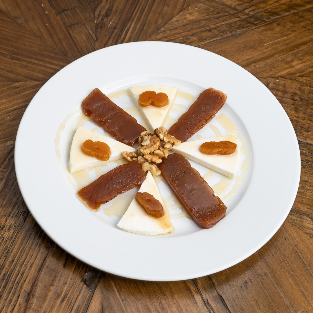 Disfruta de entrantes como nuestro plato de queso, membrillo y frutos secos con las mejores vistas de Marbella.

Almuerzos en Restaurante Alameda de 13:00 a 16:00 🌿

☎️​ +34 952 82 45 70

📍 Av. Ramón y Cajal 3, 29601, Marbella (Málaga)