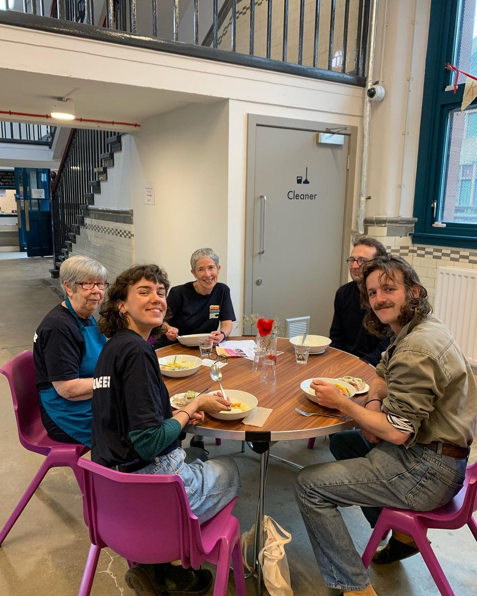KinningParkComp's tweet photo. A wee reminder that from TOMORROW our Tuesday #CommunityMeals will run 12 - 2:30pm, with food served from 12:30 to better suit our community members and visitors. 🌟 Join us for a tasty lunch and treats. Hope to see you👋
#KinningParkComplex #SouthGlasgow #KinningPark #Glasgow https://t.co/4qhYzVJ6AC