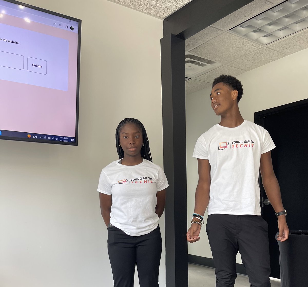 Younggiftedtech's tweet photo. Demo Day Sunday! Two youth from @Banneker_HS and @westlakelions @WestlakeFB1 coming together to build apps and Talk Tech! @RicoZackery younggiftedtechie #digitization #javascript #putphonedownpickuplaptop https://t.co/NJgGCAMv4Z