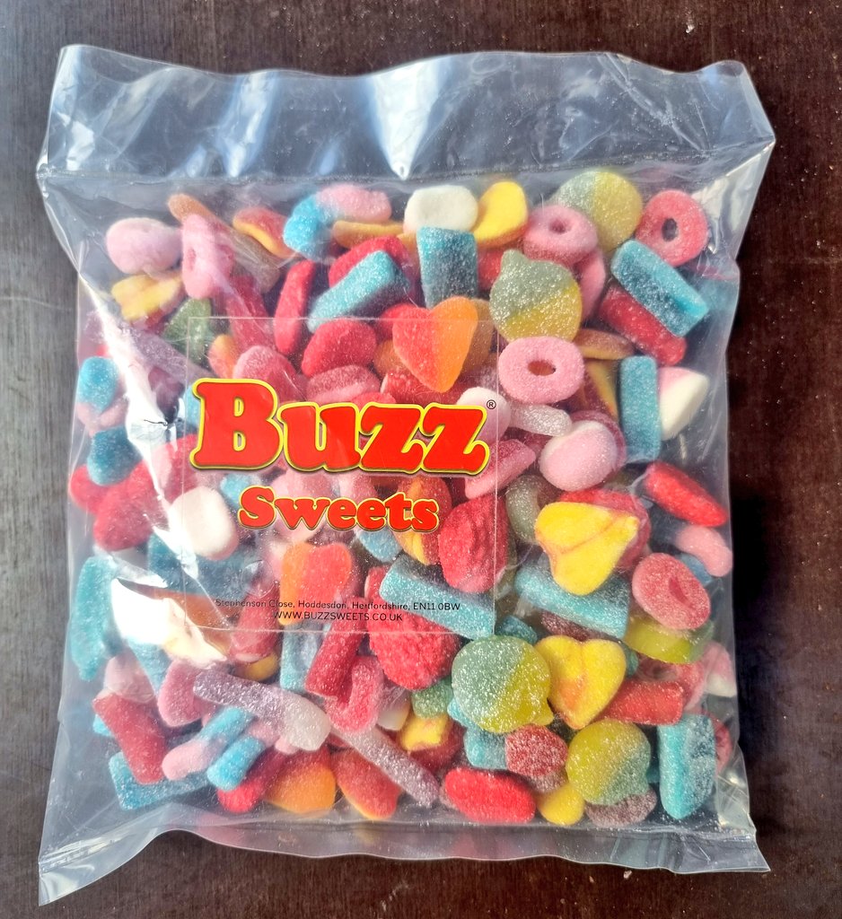 BuzzSweets's tweet photo. Our Fizzy bulk bags look poppin today! Fresh batch of sweets ready for munching! #sweets #buzzsweets #bulk https://t.co/wwquUPcDBA
