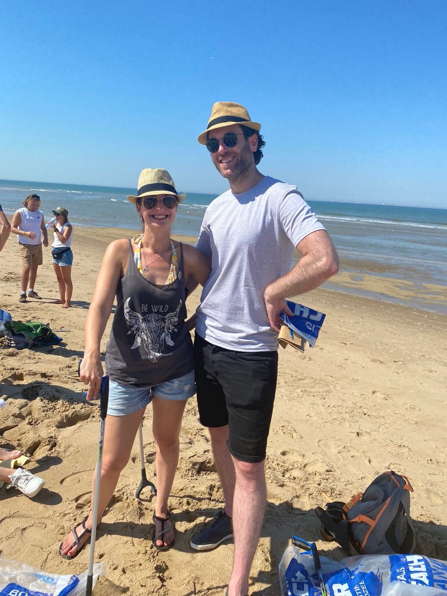 BuroPayroll's tweet photo. “Each one of us can make a difference. Together we make a change!” 

Vrijdag hebben we @BuroPayroll en @Peopletrack_  meegeholpen @denoordzee op te ruimen tijdens de #beachcleanuptour. Tussen Katwijk en Wassenaar hebben zij 46 kg en >1000 peuken aan vuil verzameld. #mvo #milieu https://t.co/OtNrFwI9iz
