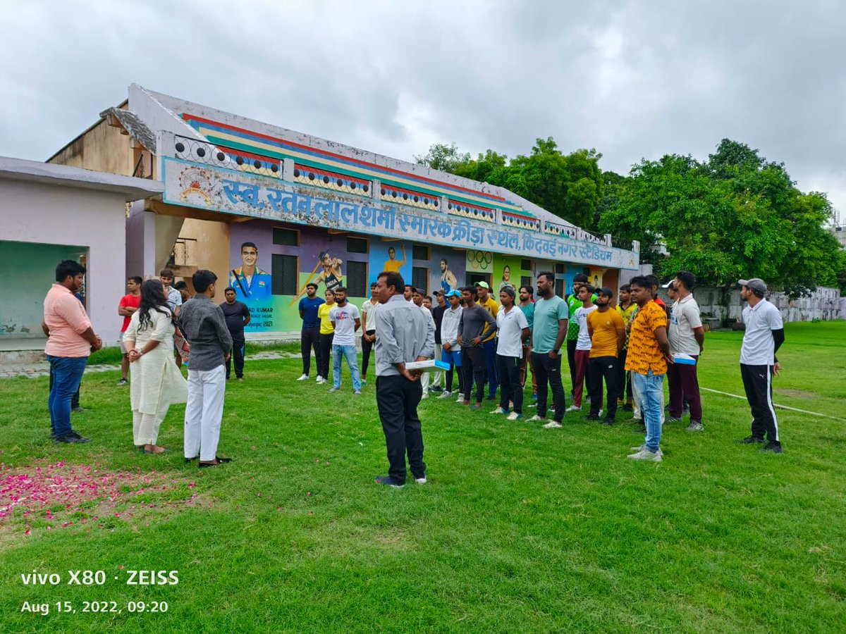 ABVPVoice's tweet image. अभाविप की राष्ट्रीय मंत्री @SakshiSinghIN ने कानपुर प्रांत में कानपुर विभाग के विभिन्न स्थानों पर #EkGaonEkTiranga अभियान के तहत ध्वजारोहण किया और तिरंगा यात्रा में भाग लिया।