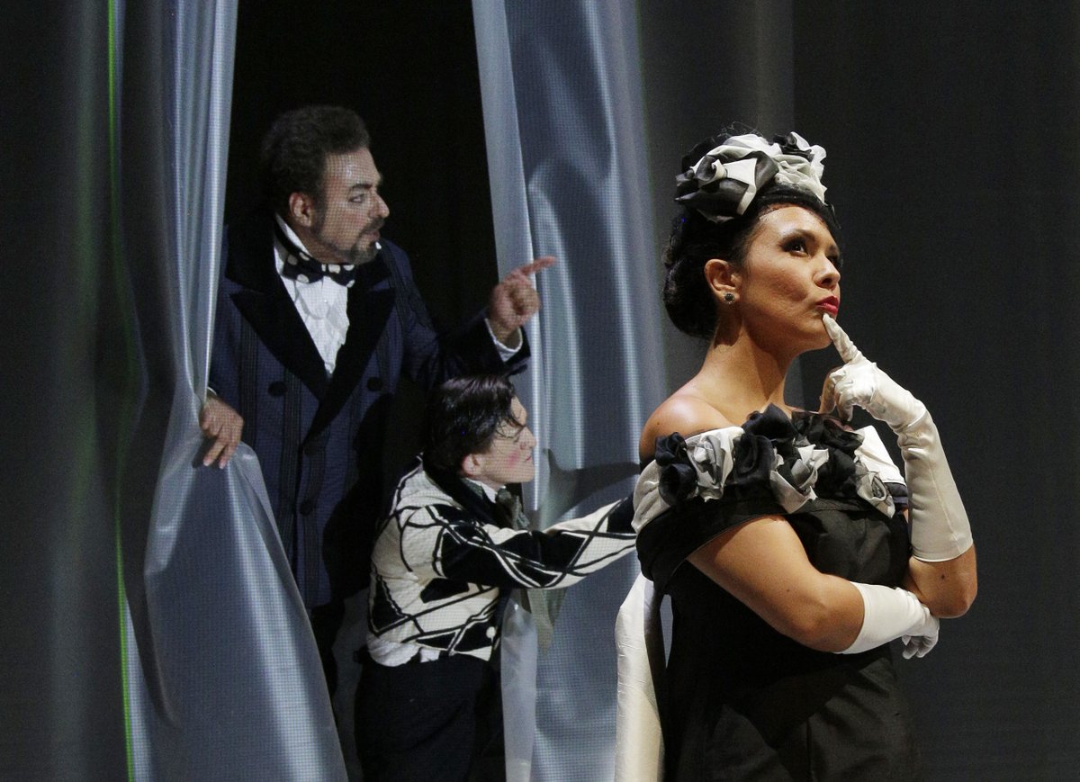 Rof_Pesaro's tweet photo. ๐ Questa sera alle 20.00 al Teatro Rossini, torna in scena La gazzetta con la direzione di @CarloRizziMusic per la regia di Marco Carniti.
#ROFGazzetta https://t.co/S85ExyQGBX