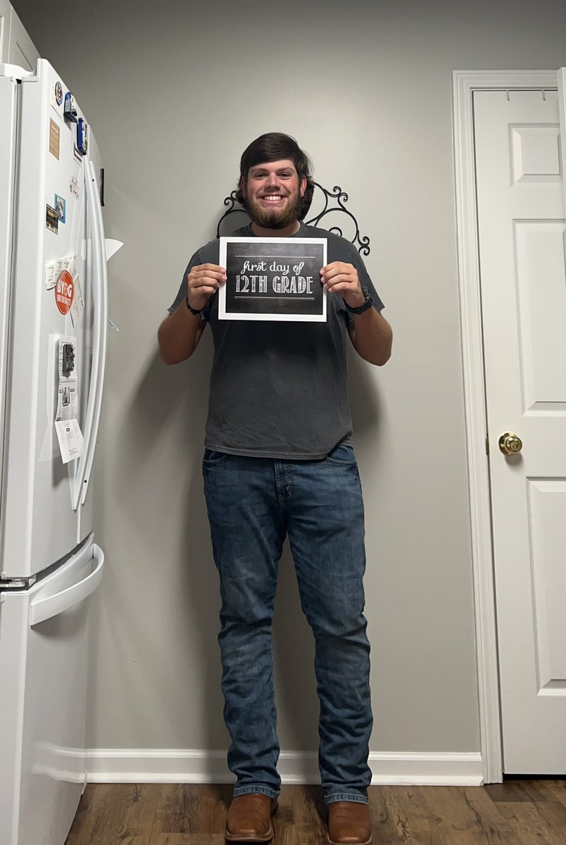 hglister's tweet photo. Senior year here he comes. #FirstDayinD5 #BacktoSchool #D5Family https://t.co/BsP629WFVy