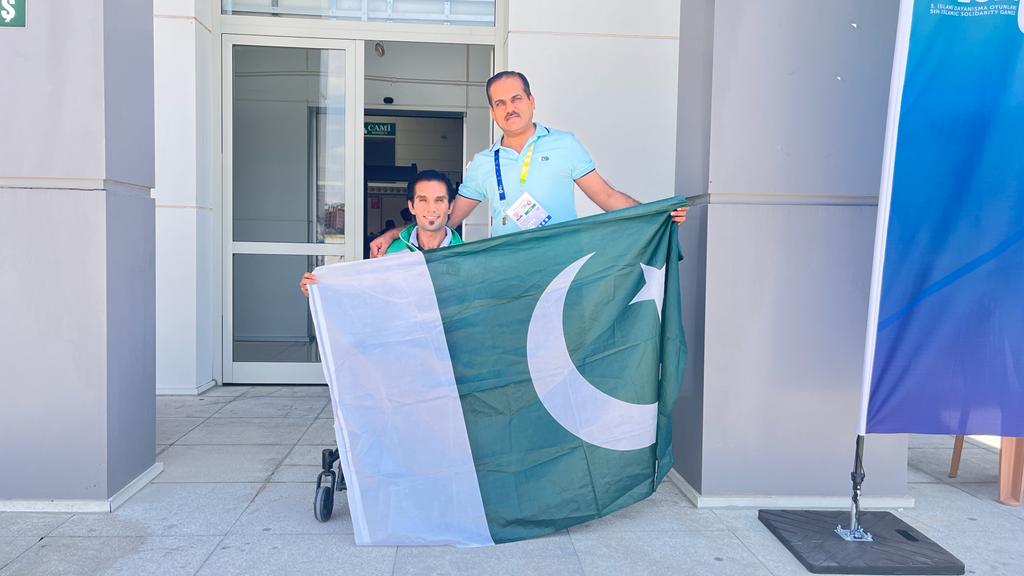 GhaffarSports's tweet photo. Bronze medal winner in palatable tennis 🎾 Altaf ur Rehman with Deputy DG psb shahid islam just after his victory at konya
#IslamicSolidarityGames https://t.co/HqIQj3atwd