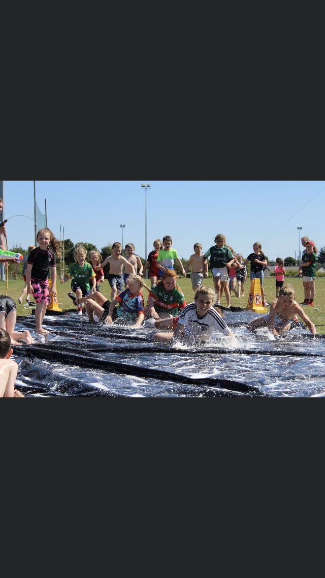 G_Malone's tweet photo. Absolutely brilliant week last week at our first @Glen_Emmets Summer Camp 🙌🏻 Fantastic turnout and we certainly made the most of the good weather 😅☀️ Huge thank you to everyone who lended a hand and to the @louthgaa lads who surprised us with a visit on the final day 👌🏻 https://t.co/qm1bzHVM7n