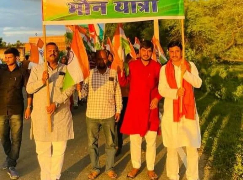 NagendraOffice's tweet photo. #विभाजन_विभीषिका_स्मृति_दिवस 
विश्व इतिहास मे 'भारत विभाजन' वह काला पन्ना है जिसमें हिंसा, दर्द व रक्तपात की काली स्मृतियाँ दर्ज है। आज आयोजित मौन जुलूस में इस त्रासदी से प्रभावित हुए लोगो को सादर  नमन https://t.co/AVnLGMiKNP