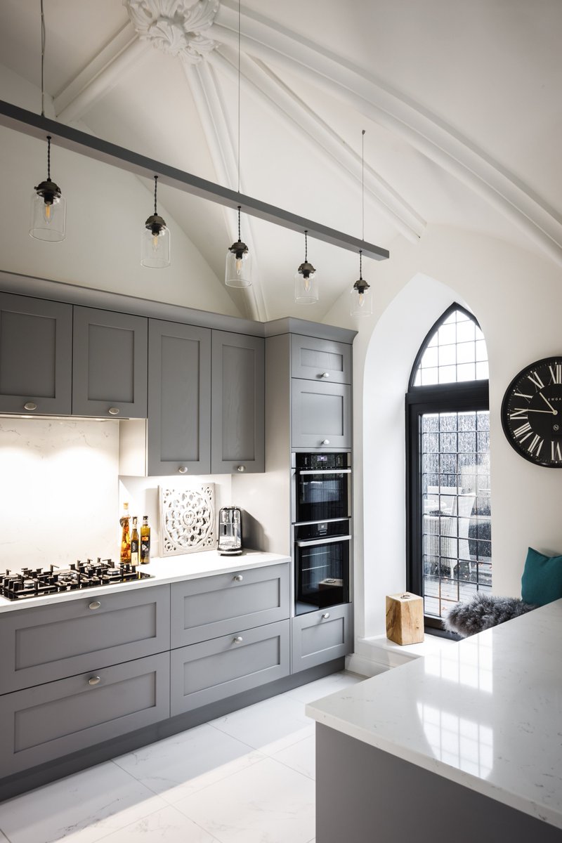 modernkitchens's tweet photo. Believe it or not, a warm light grey tone can feel remarkably bright in the right kitchen.
To find out more, or read about this customer project, head to:
https://t.co/f1wHHNRXlC
#kitchendesign #kitchencasestudy #kitchenideas #greykitchens #customercasestudy #kitchens https://t.co/8WgFGQx7Dr