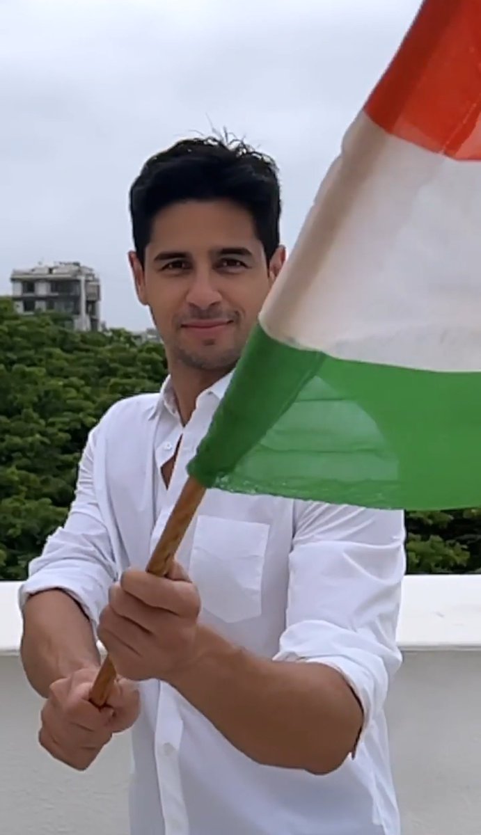 Oscars_Daddy's tweet photo. They are so in coordination 🇮🇳

#HappyIndependenceDay | #SidharthMalhotra | #KiaraAdvani https://t.co/lpK2CurwFi