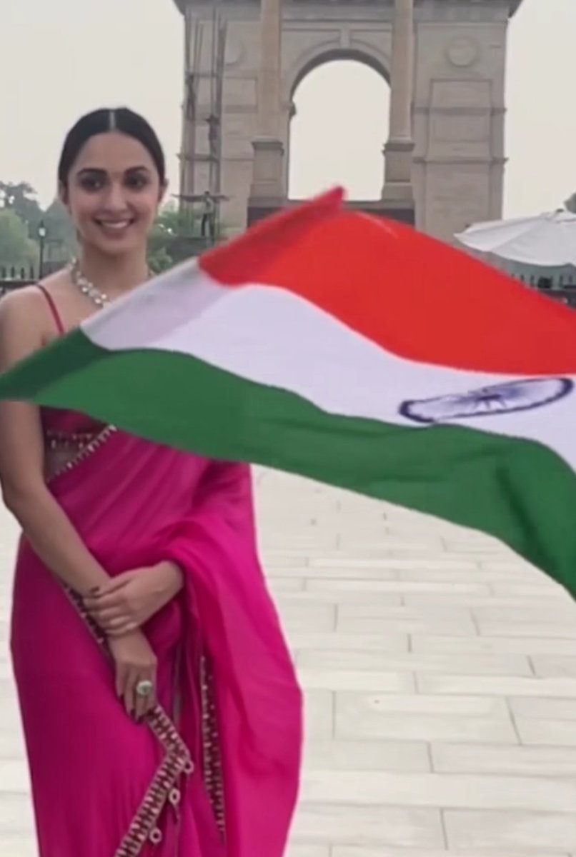 Oscars_Daddy's tweet photo. They are so in coordination 🇮🇳

#HappyIndependenceDay | #SidharthMalhotra | #KiaraAdvani https://t.co/lpK2CurwFi