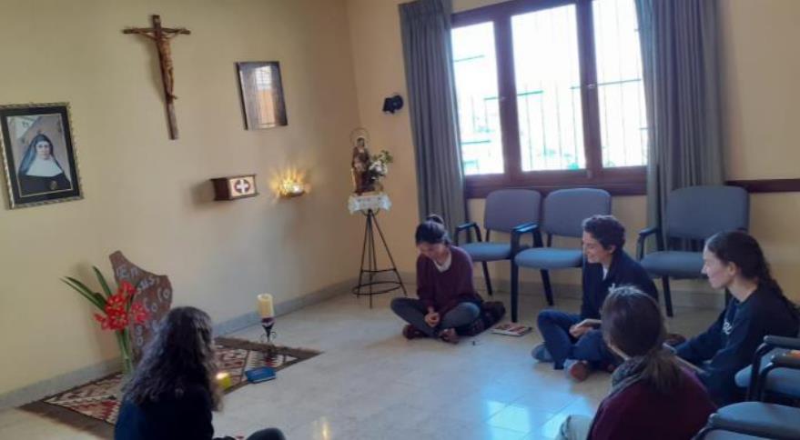 hijasdjesus's tweet photo. Experiencia @pastoralMAGIS #SentidoSur. Desde @hijasdejesus_es a América para encontrar la Alegría.
Aquí nos lo cuentan las #HijasDeJesús de Buen Retiro.
👇👇
https://t.co/5KAumQVY1I https://t.co/Fw7EePmiKu